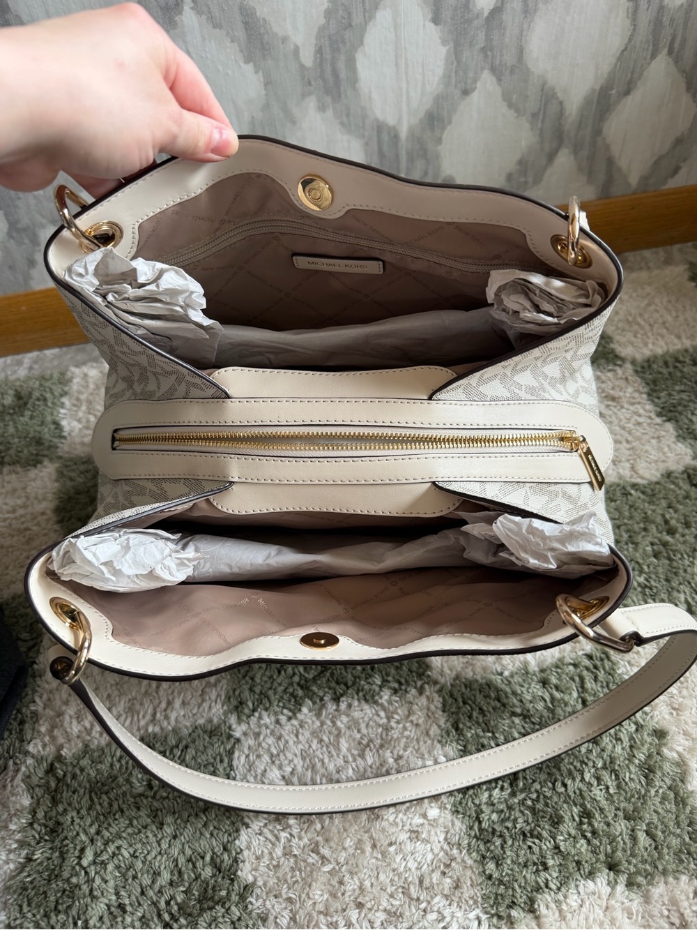 Michael Kors 🎀 Large Shoulder Bag - Picture 9 of 9